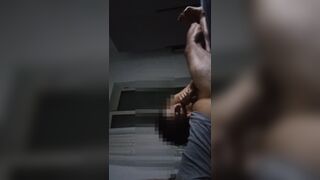 La troia di mia moglie con il mio cazzo in bocca