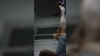 La troia di mia moglie con il mio cazzo in bocca