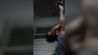 La troia di mia moglie con il mio cazzo in bocca