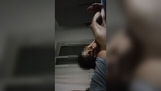 La troia di mia moglie con il mio cazzo in bocca