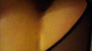 Anna con 2 bulls scopata a pecorina mentre lecca i piedi