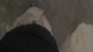 Puttanella scopata e inculata all' aperto