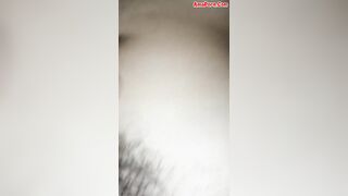 Lei che si masturba la sorca pelosa