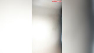 Lei che si masturba la sorca pelosa