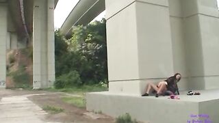 Sesso outdoor con giovane battona