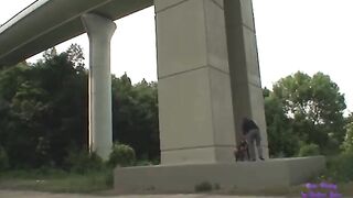 Sesso outdoor con giovane battona