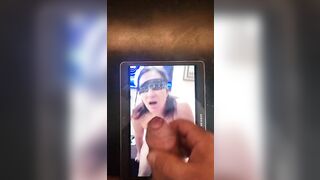 Fan sborra sul viso di amante puttana