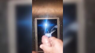 Fan sborra sul viso di amante puttana