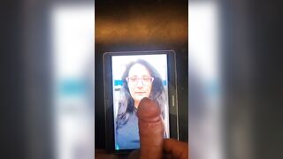 Fan sborra sul viso di amante puttana