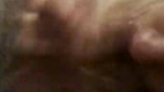 Una bella amica me lo succhia