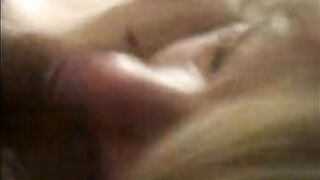 Una bella amica me lo succhia