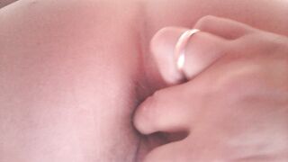 Amica sta giocando col suo buco del culo