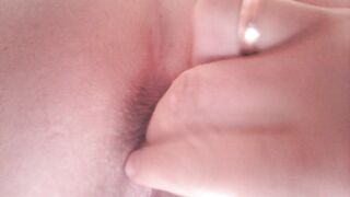 Amica sta giocando col suo buco del culo