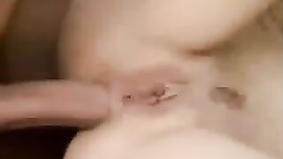 Sesso anale in auto con troietta bionda