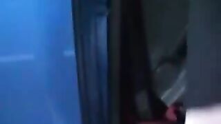 Bella biondina con un dildo nel culo