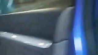 Bella biondina con un dildo nel culo