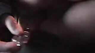 Bella biondina con un dildo nel culo