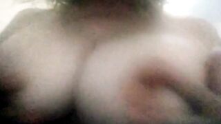 Mi massaggio le tettone