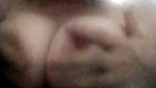 Mi massaggio le tettone