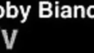 Due bellissime troie per due cazzi arrapati