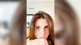 Stupenda tettona pompinara