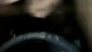 Se lo fa succhiare da puttanella rumena