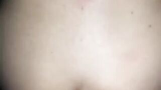 Lo prende in ano e figa