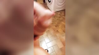 18enne con cazzo piccolo e chiuso si masturba ;D