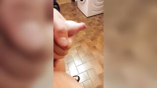 18enne con cazzo piccolo e chiuso si masturba ;D