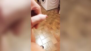 18enne con cazzo piccolo e chiuso si masturba ;D