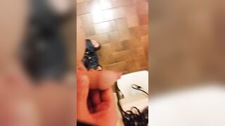 18enne con cazzo piccolo e chiuso si masturba ;D