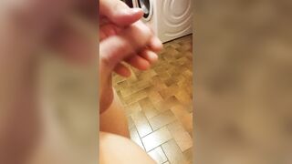 18enne con cazzo piccolo e chiuso si masturba ;D