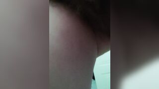 Mia moglie mostra il suo culetto