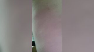 Mia moglie mostra il suo culetto