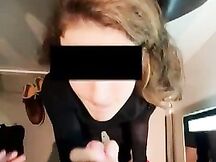 Pompino nel camerino del centro commerciale