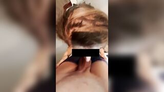 Pompino nel camerino del centro commerciale