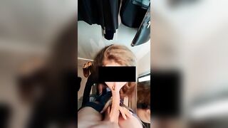 Pompino nel camerino del centro commerciale