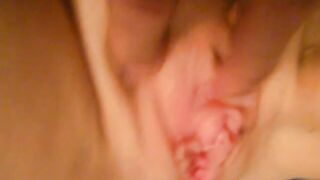 Mi succhia le palle con il clito pompato