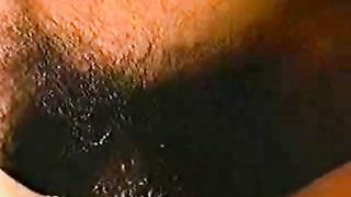 Ragazza italiana sputa, succhia e scopa