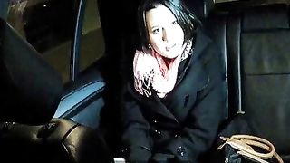 Si paga il taxi con un pompino