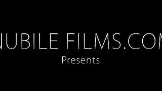 Anteprima del video: Sexy bionda teen giocherellona