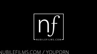 Anteprima del video: Ragazza tettona tatuata lo piglia godendo