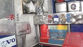 Anteprima del video: Rocco Siffredi si sbatte una teenager