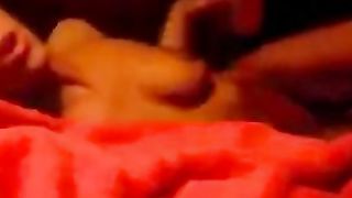 Calda teen tedesca si masturba