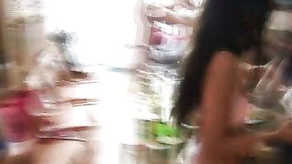 Festa in casa si trasforma in orgia