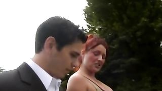 Puttana scopata accanto alla ferrovia