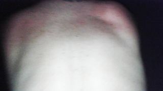 Bionda tettona fa la pipì