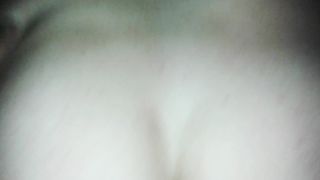 Bionda tettona fa la pipì