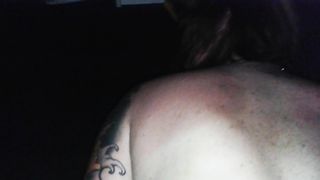 Bionda tettona fa la pipì