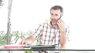 Anteprima del video: Ballerina inculata a un casting